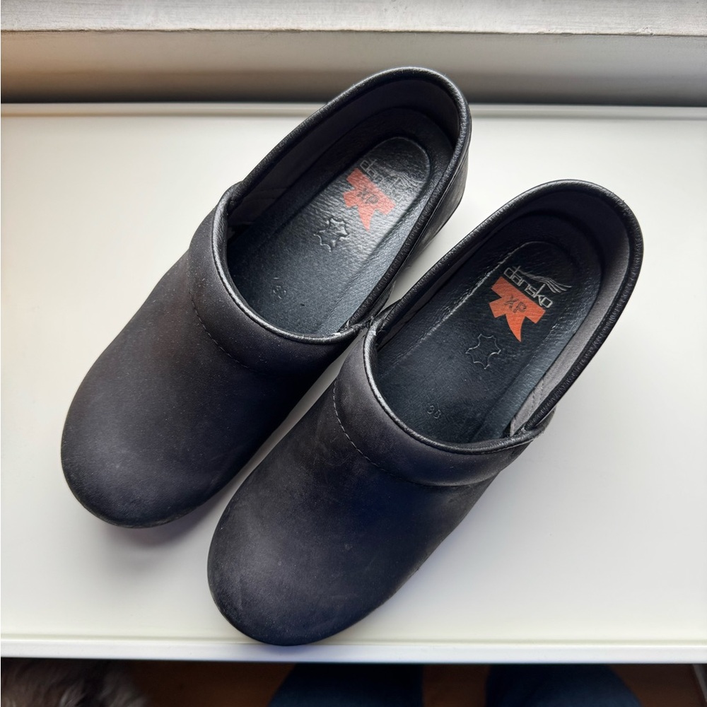 Dansko Black Leather XP Clogs size 38